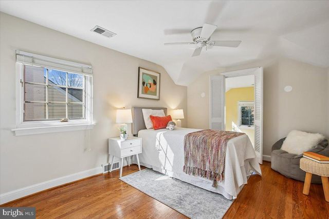 2406 CAMERON MILLS RD, Alexandria, VA 22302