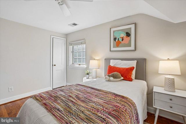 2406 CAMERON MILLS RD, Alexandria, VA 22302