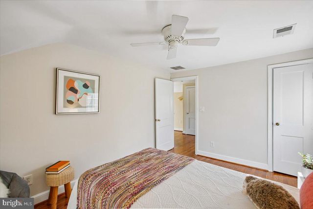 2406 CAMERON MILLS RD, Alexandria, VA 22302