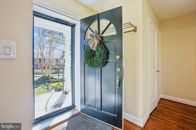 2406 CAMERON MILLS RD, Alexandria, VA 22302