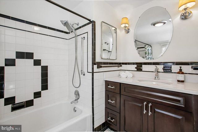 2406 CAMERON MILLS RD, Alexandria, VA 22302