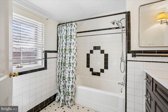 2406 CAMERON MILLS RD, Alexandria, VA 22302