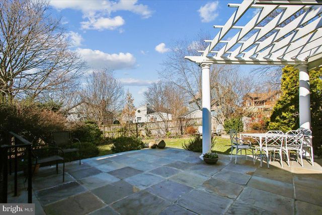 2406 CAMERON MILLS RD, Alexandria, VA 22302