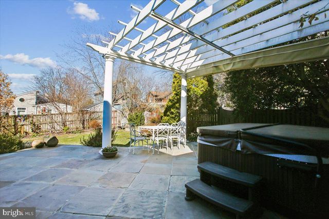 2406 CAMERON MILLS RD, Alexandria, VA 22302