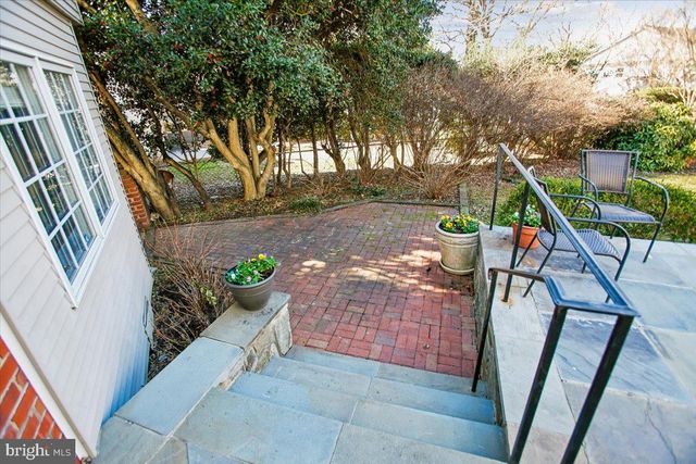 2406 CAMERON MILLS RD, Alexandria, VA 22302