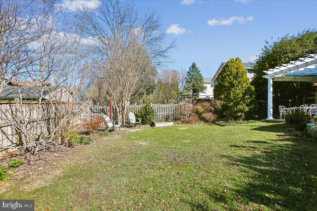 2406 CAMERON MILLS RD, Alexandria, VA 22302