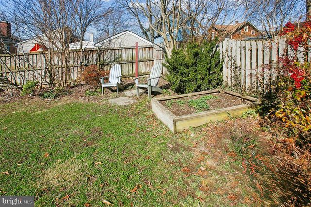 2406 CAMERON MILLS RD, Alexandria, VA 22302