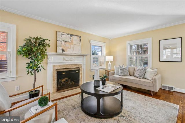 2406 CAMERON MILLS RD, Alexandria, VA 22302