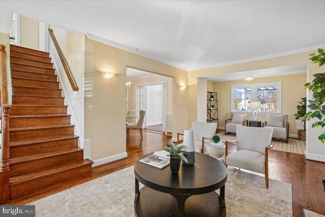 2406 CAMERON MILLS RD, Alexandria, VA 22302