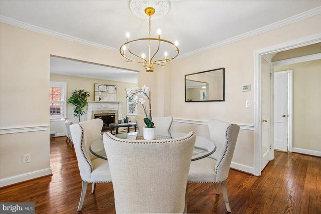 2406 CAMERON MILLS RD, Alexandria, VA 22302