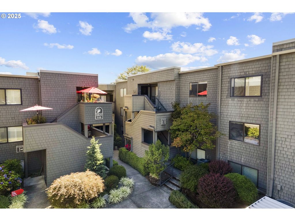5620 S RIVERSIDE Ln 14, Portland, OR 97239