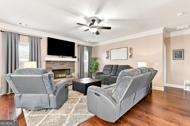 334 Red Cap Circle, Jefferson, GA 30549
