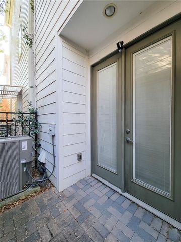 12 Hermann Park Court, Houston, TX 77021