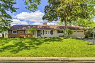 2074 Nayland Road, Upper Arlington, OH 43220