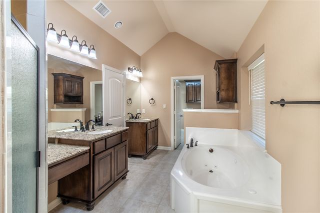 19510 Sara Ln, Flint, TX 75762