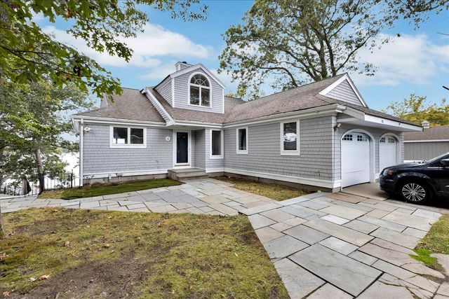 90 Lakewood Drive, Mashpee, MA 02649
