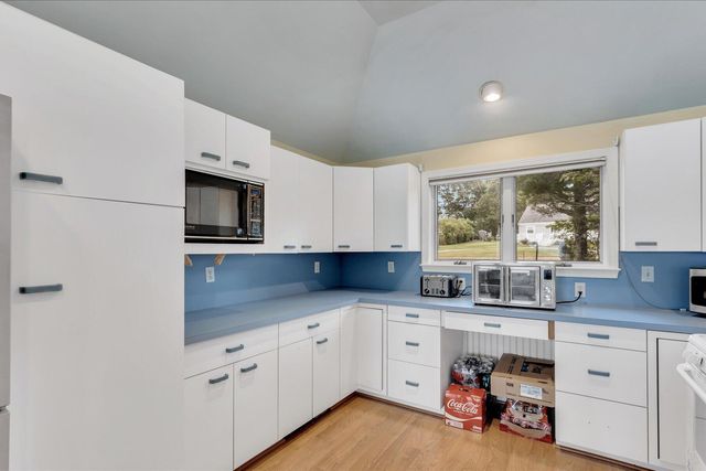 90 Lakewood Drive, Mashpee, MA 02649