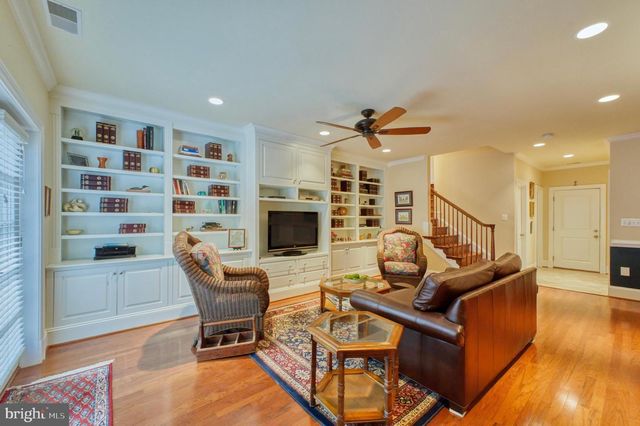 6739 DARRELLS GRANT PL, Falls Church, VA 22043