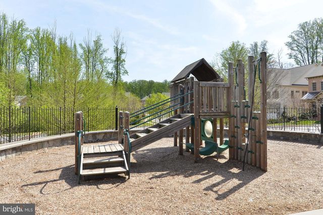 6739 DARRELLS GRANT PL, Falls Church, VA 22043