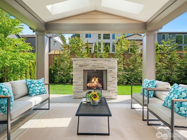 23973 NE 25th Street, Sammamish, WA 98074