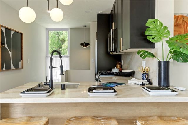 7010 Loyal Trail, Hollywood Hills, CA 90068