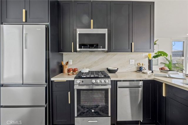 7010 Loyal Trail, Hollywood Hills, CA 90068