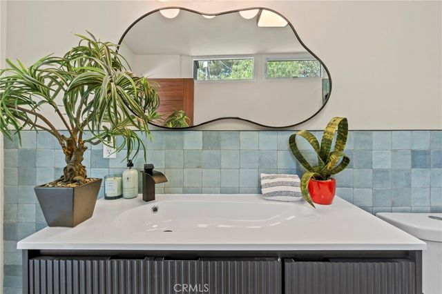 7010 Loyal Trail, Hollywood Hills, CA 90068