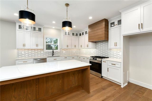 3901 SW Flintrock Drive, Lee's Summit, MO 64082