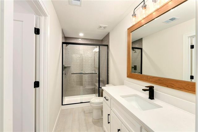 3901 SW Flintrock Drive, Lee's Summit, MO 64082