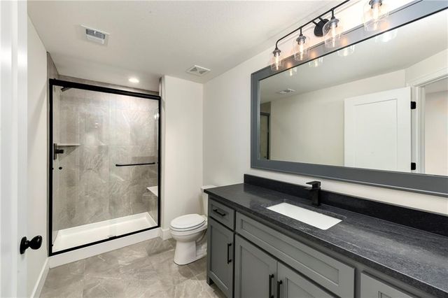 3901 SW Flintrock Drive, Lee's Summit, MO 64082