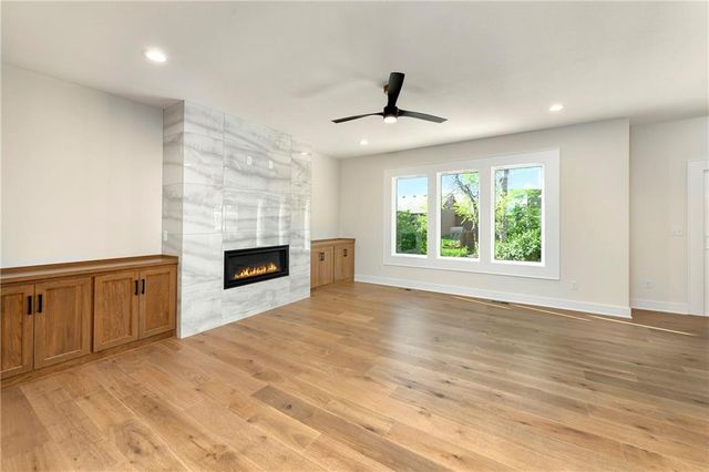 3901 SW Flintrock Drive, Lee's Summit, MO 64082