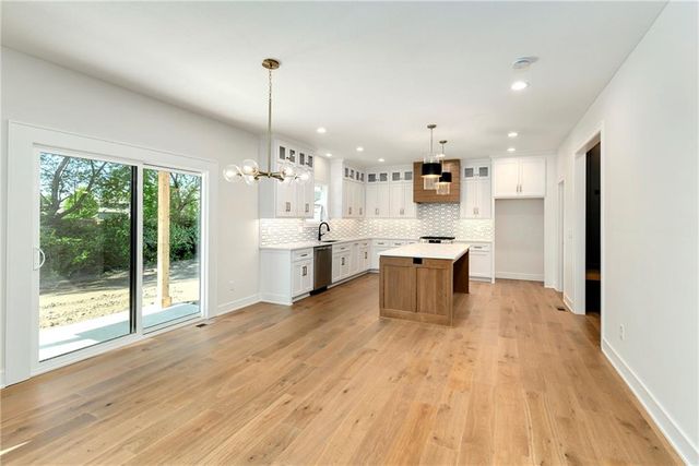 3901 SW Flintrock Drive, Lee's Summit, MO 64082