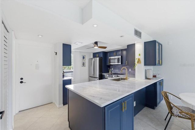 2621 COVE CAY DRIVE 302, Clearwater, FL 33760