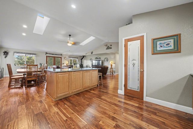 13996 Toma Ln, Pine Grove, CA 95665