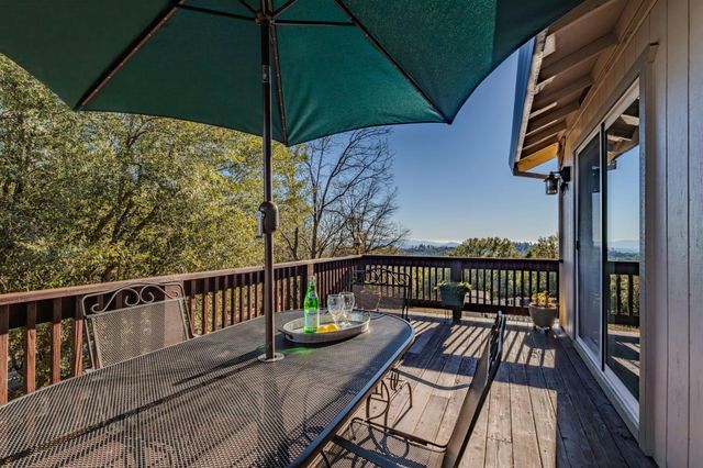 13996 Toma Ln, Pine Grove, CA 95665