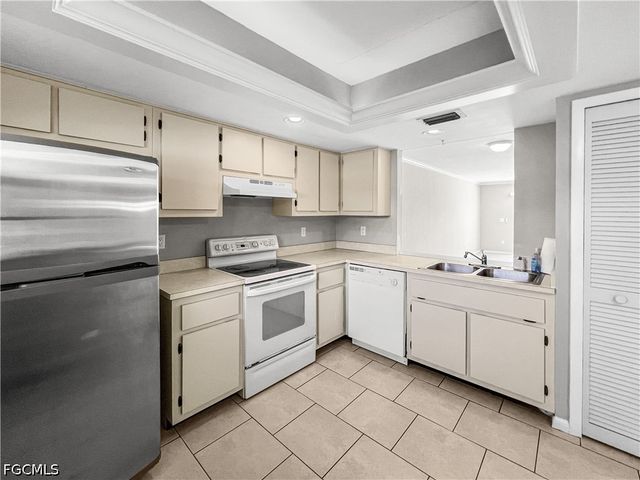 4530 SW 10th AVE 102, Cape Coral, FL 33914