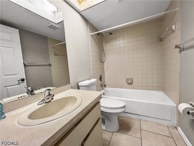 4530 SW 10th AVE 102, Cape Coral, FL 33914