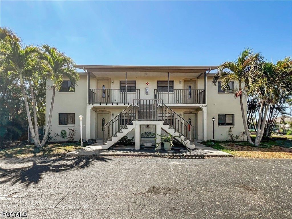 4530 SW 10th AVE 102, Cape Coral, FL 33914