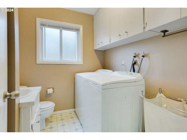 390 Nw CONIFER Blvd, Corvallis, OR 97330