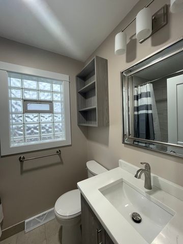 8511 S Parkside Avenue, Burbank, IL 60459