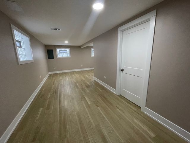 8511 S Parkside Avenue, Burbank, IL 60459