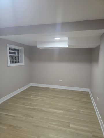 8511 S Parkside Avenue, Burbank, IL 60459