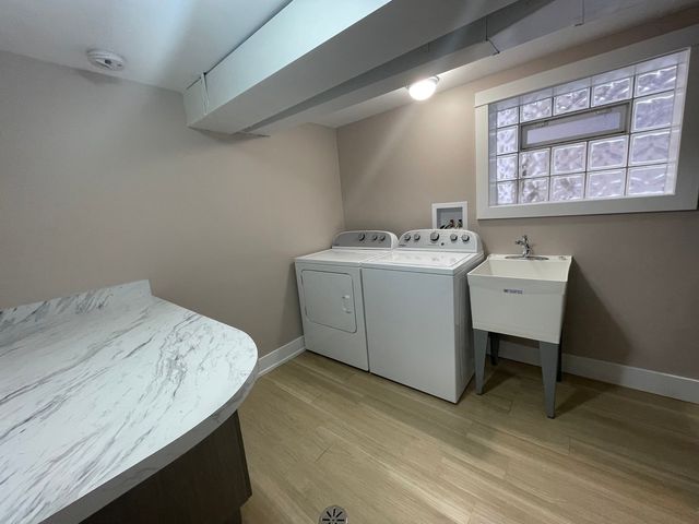 8511 S Parkside Avenue, Burbank, IL 60459