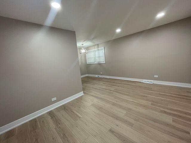 8511 S Parkside Avenue, Burbank, IL 60459