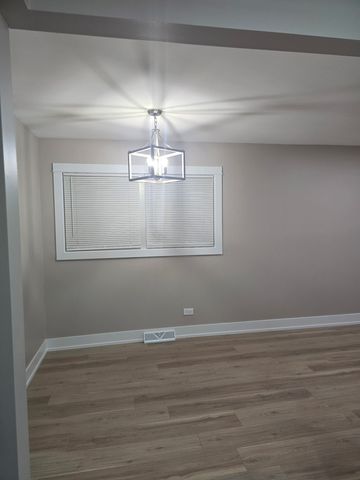 8511 S Parkside Avenue, Burbank, IL 60459