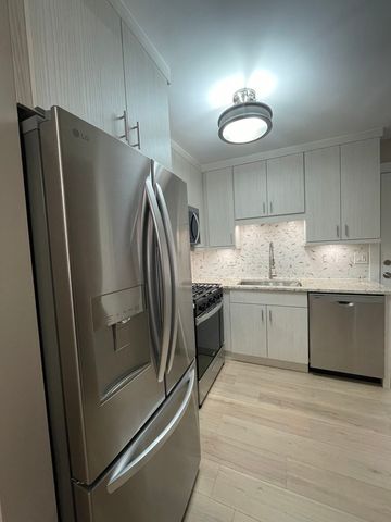 8511 S Parkside Avenue, Burbank, IL 60459