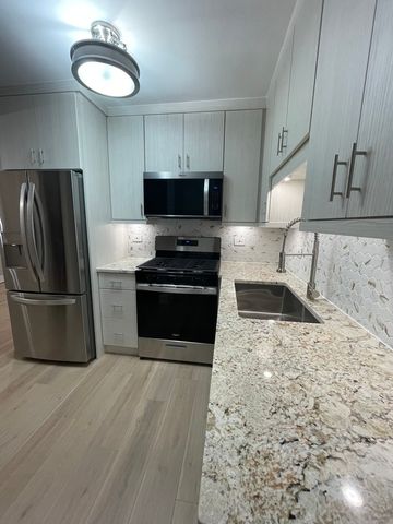 8511 S Parkside Avenue, Burbank, IL 60459