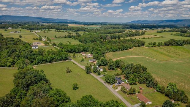 1627 BARBERSHOP RD, Edinburg, VA 22824