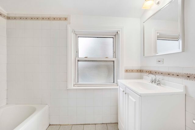 2232 S 2nd Avenue, North Riverside, IL 60546