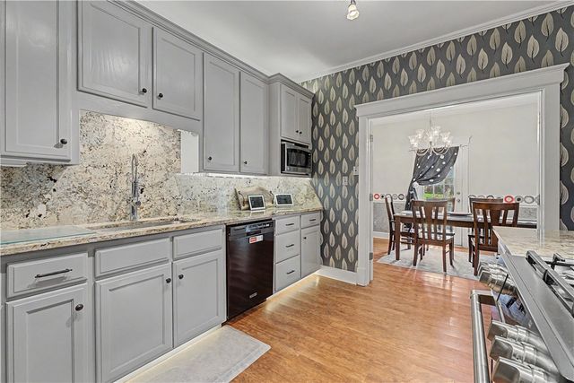 3323 N Summerhill Drive, Fayetteville, AR 72703